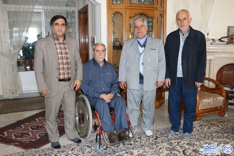 جانبازان هفتاد درصد شهدای زنده و سند افتخار ملت هستند
