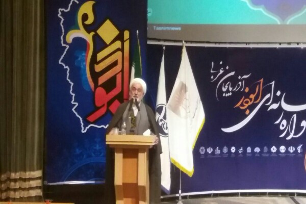 رسانه&zwnj;ها باید همگام با انقلاب اسلامی رشد کنند