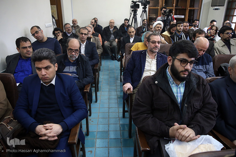 فلسفه در جامعه ایرانی به دشمنی کشیده شده است/ حق اتهام‌زنی را از کجا آورده‌اید؟