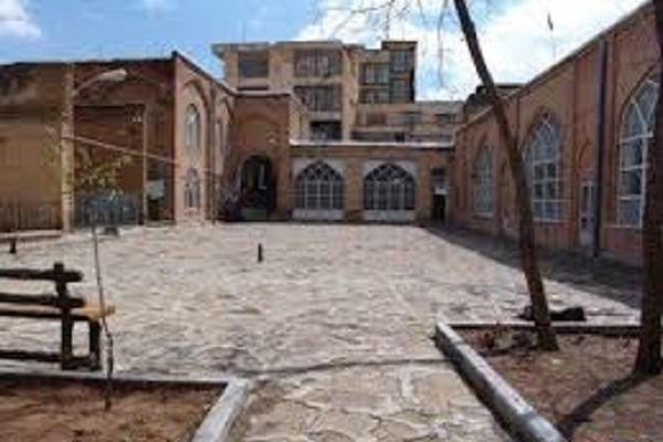 امامزاده پیرعمر یکی از جاذبه&zwnj;های گردشگری مذهبی سنندج