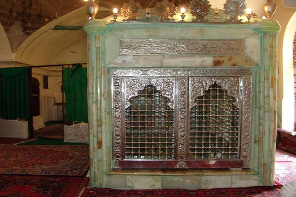 امامزاده پیرعمر یکی از جاذبه&zwnj;های گردشگری مذهبی سنندج