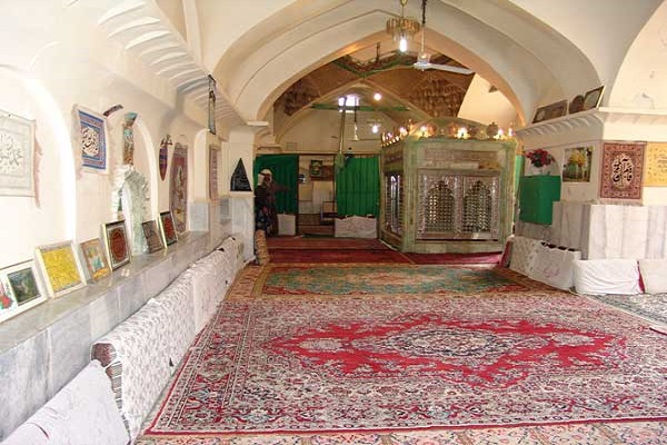 امامزاده پیرعمر یکی از جاذبه&zwnj;های گردشگری مذهبی سنندج