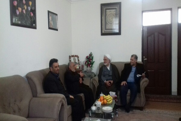 مدیرکل ارشاد آذربایجان غربی، از سه مادر شهید استان دیدار و تکریم نمودند