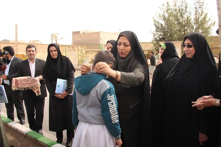 تصاویری از غرس ۲۷ نهال به یاد ۲۷ شهید مدافع وطن در زاهدان