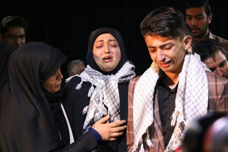 وداع خانواده محمدرضایی با پیکر شهید &laquo;حمید محمدرضایی&raquo;