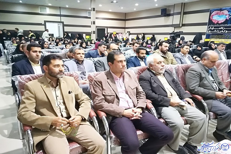 حضور پررنگ بانوان در پیروزی انقلاب اسلامی نقش موثری داشته است