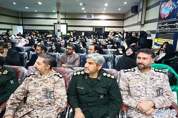 حضور پررنگ بانوان در پیروزی انقلاب اسلامی نقش موثری داشته است