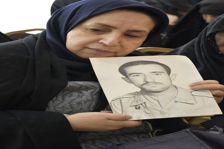 تقدیر از پدران و مادران شهدا در همدان