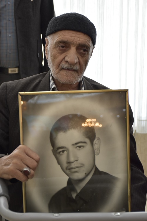 تقدیر از پدران و مادران شهدا در همدان