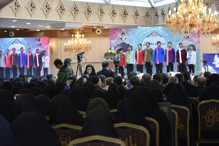 تقدیر از پدران و مادران شهدا در همدان