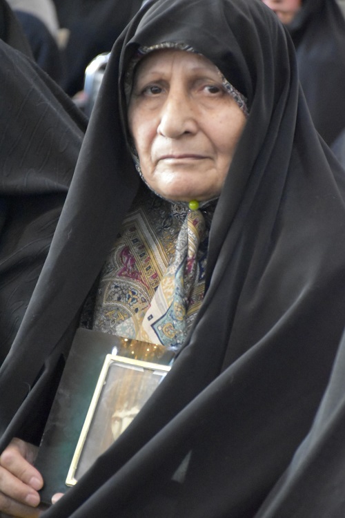 تقدیر از پدران و مادران شهدا در همدان