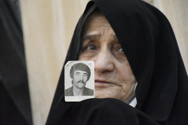 تقدیر از پدران و مادران شهدا در همدان