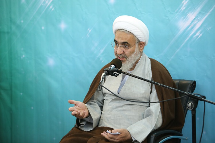 منشور همه مطالبات الهی از انسان&zwnj;ها فقط قرآن است/ غلط می&zwnj;کنند کسانی که قصد کدخدایی برای ایران را دارند