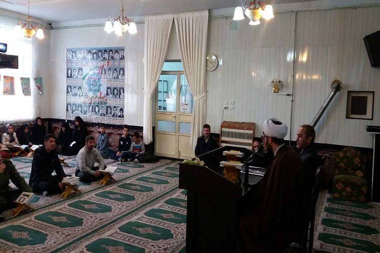 آزمون حفظ قرآن کارکنان انتظامی میانه برگزار شد آزمون حفظ قرآن کارکنان انتظامی میانه برگزار شد