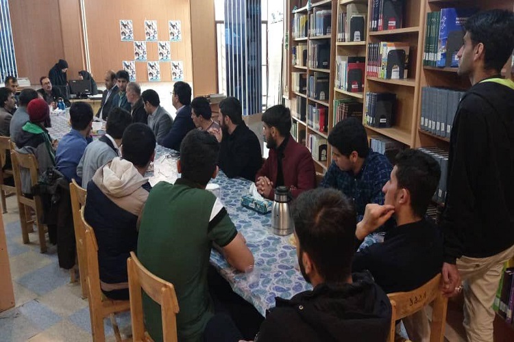 کارگاه تخصصی &laquo;روایت 40 سال شعر انقلاب&raquo; در یاسوج برپا شد