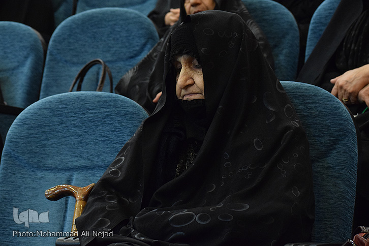همایش &laquo;مادران و همسران شهدا&raquo; در خرم&lrm;آباد برگزار شد