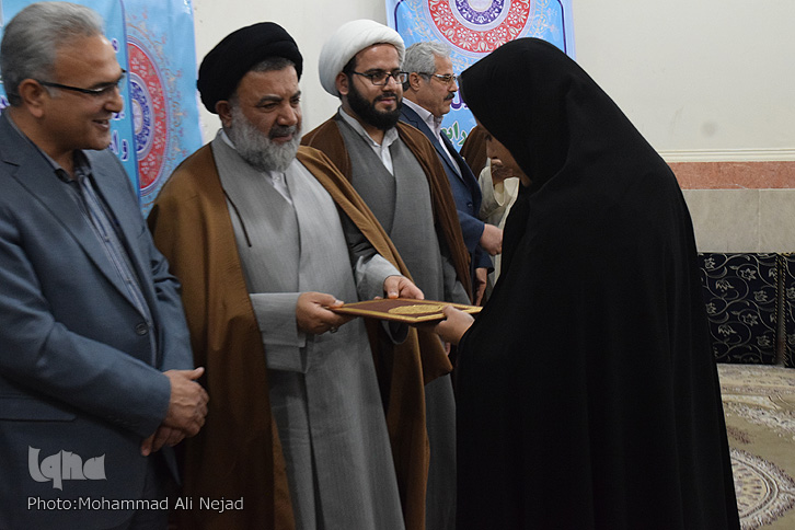 فعالان نماز شرکت توزیع نیروی برق لرستان تجلیل شدند فعالان نماز شرکت توزیع نیروی برق لرستان تجلیل شدند