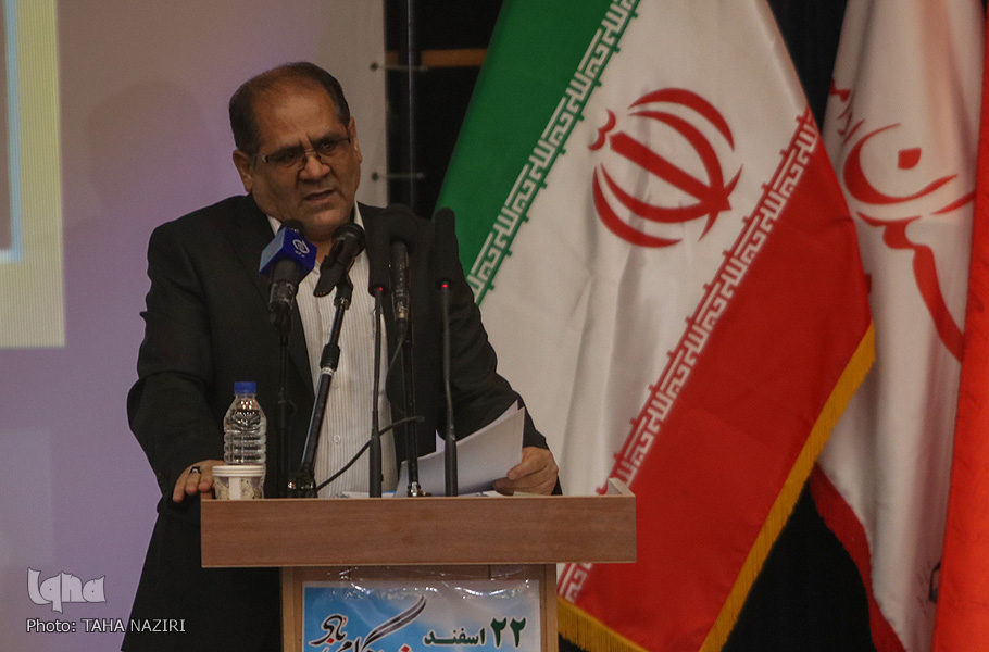 افتخار رهبری و مسئولان نظام این است که خدمتگزار خانواده شهدا هستند