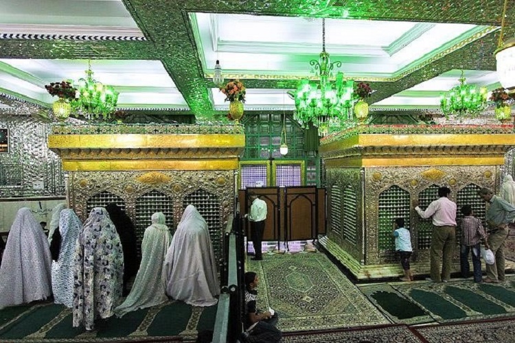 آستان ملکوتی امامزادگان یاسر و ناصر طرقبه 7 مرتبه در سال 97 غبارروبی شد