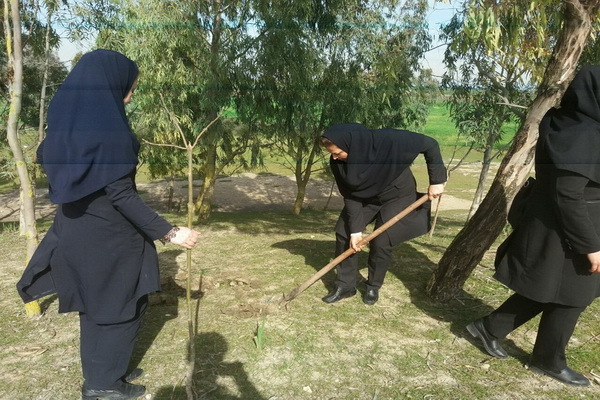 گزارش تصویری نهالکاری اعضای جهاد دانشگاهی در بهار ۴۰ سالگی انقلاب گزارش تصویری نهالکاری اعضای جهاد دانشگاهی در بهار ۴۰ سالگی انقلاب