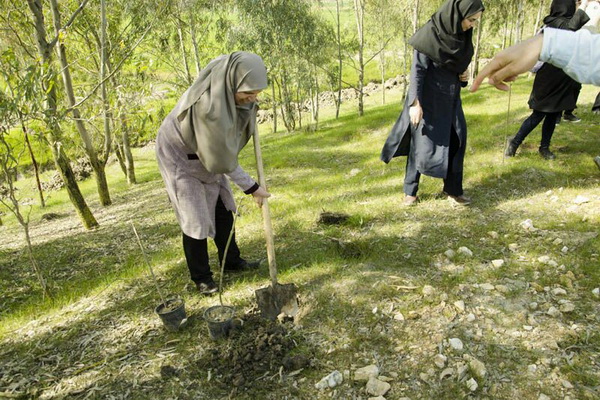 گزارش تصویری نهالکاری اعضای جهاد دانشگاهی در بهار ۴۰ سالگی انقلاب گزارش تصویری نهالکاری اعضای جهاد دانشگاهی در بهار ۴۰ سالگی انقلاب