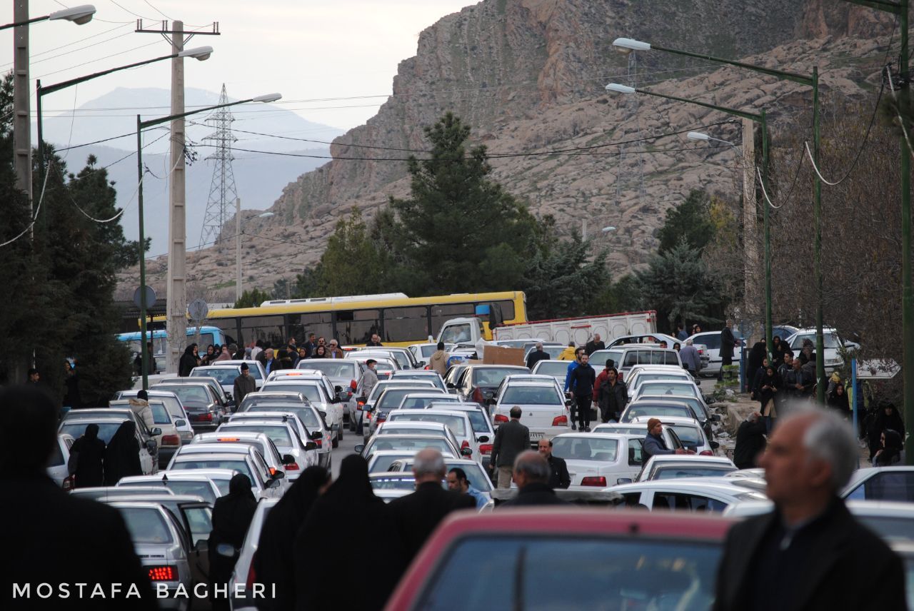 آخرین پنجشنبه سال در کنار اهل قبور ـ خرمآباد آخرین پنجشنبه سال در کنار اهل قبور ـ خرمآباد
