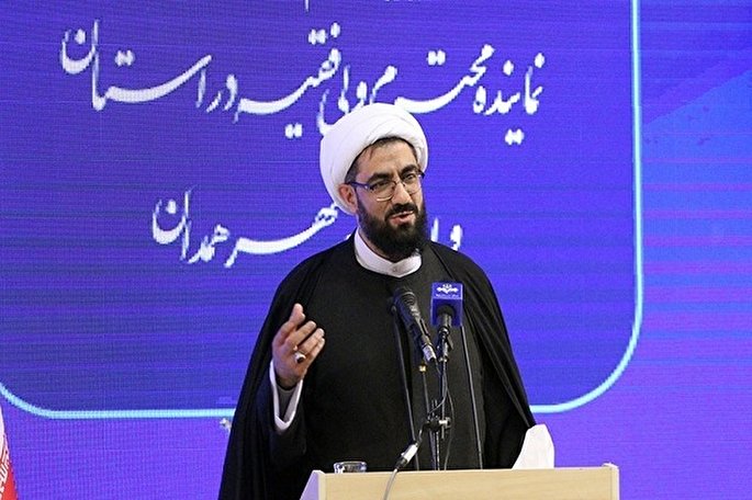 نماز جمعه؛ جایگاه فریادگر توحید الهی/ مشکلات اقتصادی سبب جدایی از معنویت نشود