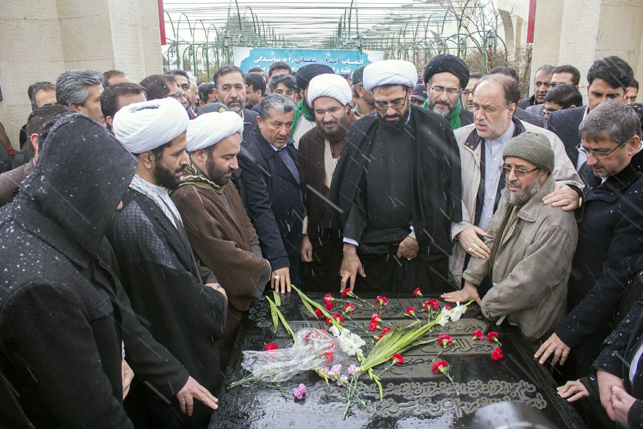 حضور امام جمعه جدید همدان در مزار شهدا