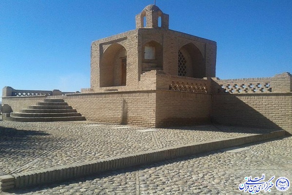 آرامگاهی ۵۰۰ ساله در خوسف