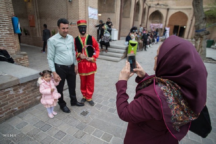 دومین جشنواره فرهنگ و سنن ایرانی در قزوین برگزار می شود دومین جشنواره فرهنگ و سنن ایرانی در قزوین برگزار می شود