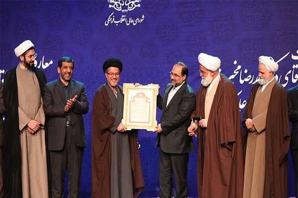 نوروز////////////////تب و تاب دستگاه‌های قرآنی برای گرامی‌داشت چهل سالگی انقلاب / تجلیل از خادمان قرآن
