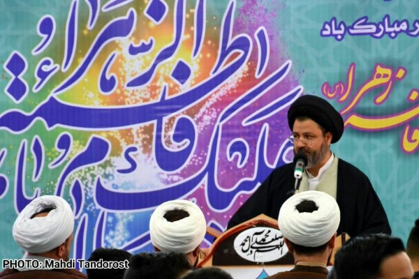 الگوگیری از حضرت فاطمه(س) در مسیر انسان&zwnj;ماندن