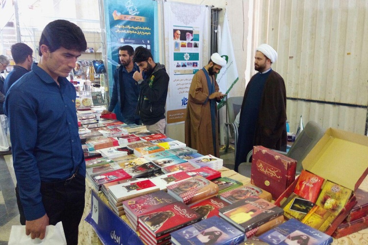 تصاویری از نمایشگاه کتاب زاهدان