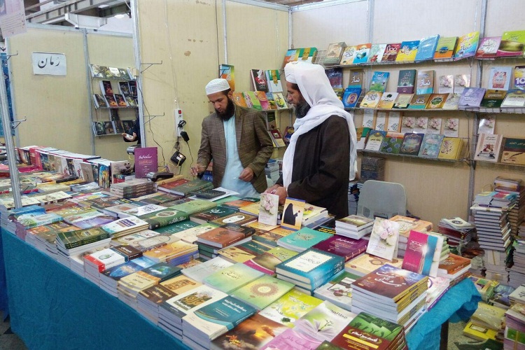 تصاویری از نمایشگاه کتاب زاهدان
