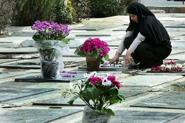 آخرین روز از &laquo;چراغ برات&raquo;؛ خراسانی&zwnj;ها به دیدن اهل قبور می&zwnj;روند