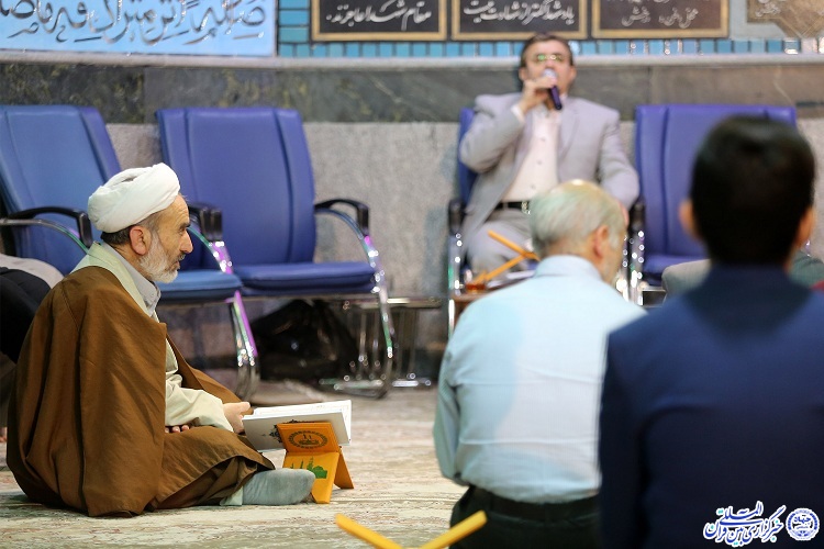 تجلیل از پیشکسوتان قرآنی مشهد در محفل قرآنی شب میلاد مهدی آل محمد(ص)