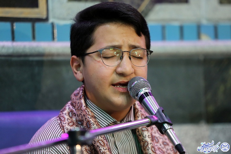 تجلیل از پیشکسوتان قرآنی مشهد در محفل قرآنی شب میلاد مهدی آل محمد(ص)