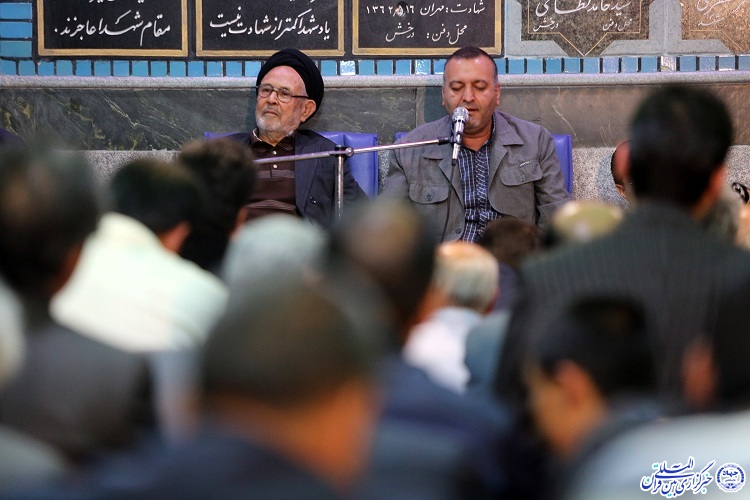 تجلیل از پیشکسوتان قرآنی مشهد در محفل قرآنی شب میلاد مهدی آل محمد(ص)