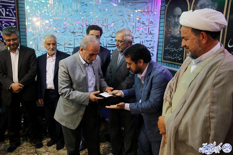 تجلیل از پیشکسوتان قرآنی مشهد در محفل قرآنی شب میلاد مهدی آل محمد(ص)