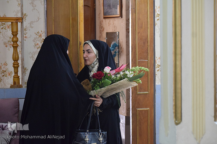 دیدار جمعی از هنرمندان با شهید زنده لرستان دیدار جمعی از هنرمندان با شهید زنده لرستان