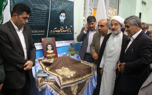 گزارش تصویری رونمایی کتاب «تا روشنای ستاره» در کوهدشت گزارش تصویری رونمایی کتاب «تا روشنای ستاره» در کوهدشت