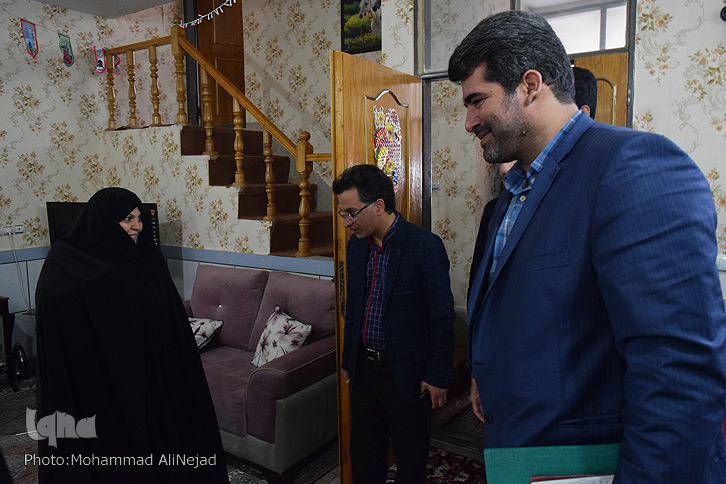 دیدار مسئول سازمان بسیج هنرمندان و سرپرست آموزش و پرورش لرستان با شهید زنده لرستانی دیدار مسئول سازمان بسیج هنرمندان و سرپرست آموزش و پرورش لرستان با شهید زنده لرستانی
