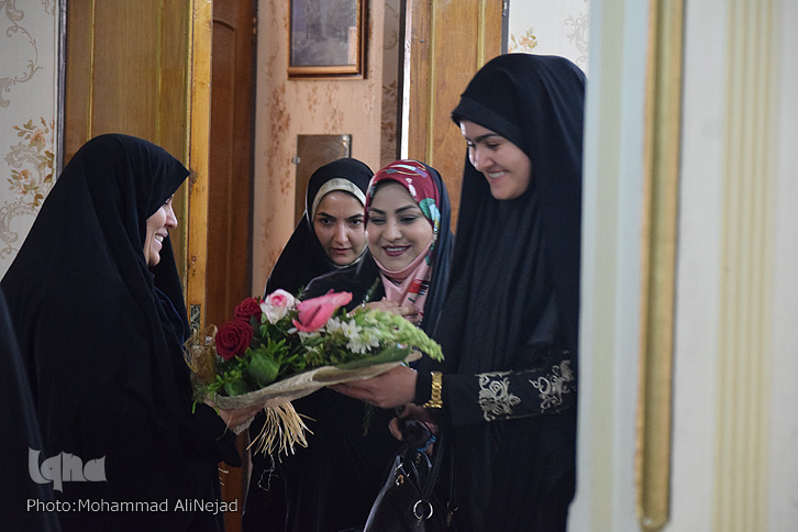 دیدار مسئول سازمان بسیج هنرمندان و سرپرست آموزش و پرورش لرستان با شهید زنده لرستانی دیدار مسئول سازمان بسیج هنرمندان و سرپرست آموزش و پرورش لرستان با شهید زنده لرستانی