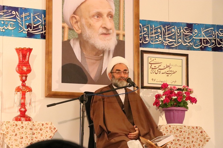 آیت الله بهجت(ره) در مسیر خدا قرار گرفته بود