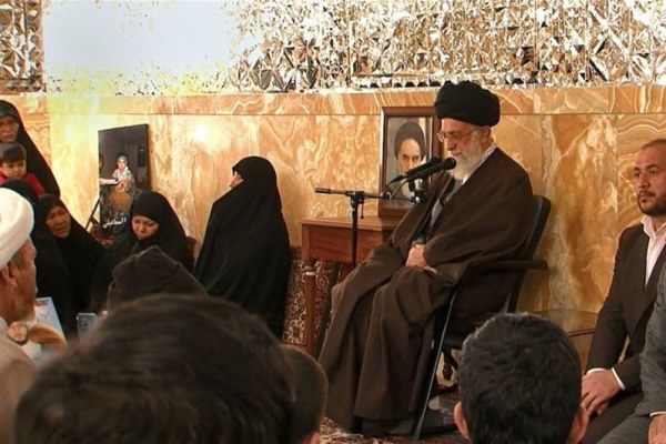 رد نشود//اینفوگرافیک مهمترین بیانات امام خامنهای در دیدار با خانواده شهدای فاطمیون رد نشود//اینفوگرافیک مهمترین بیانات امام خامنهای در دیدار با خانواده شهدای فاطمیون