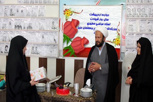 تقدیر از مربیان قرآن در مؤسسه سرای ذکر  اردبیل