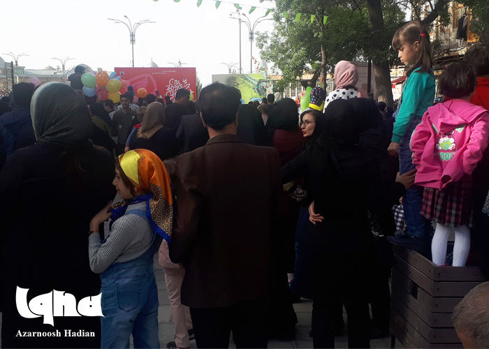 اجرای خیابانی جشنواره ملی پویانمایی در میدان امام خمینی(ره) همدان