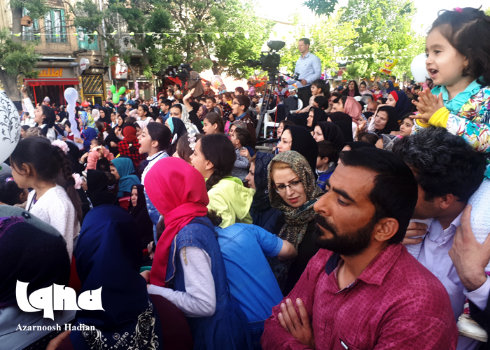 اجرای خیابانی جشنواره ملی پویانمایی در میدان امام خمینی(ره) همدان