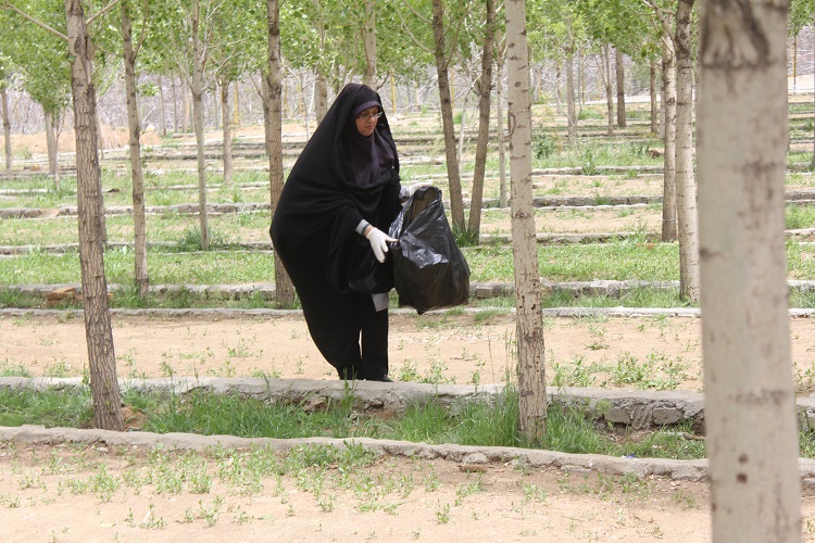 پاکسازی بقعه متبرکه امامزاده کوه در همدان انجام شد پاکسازی بقعه متبرکه امامزاده کوه در همدان انجام شد