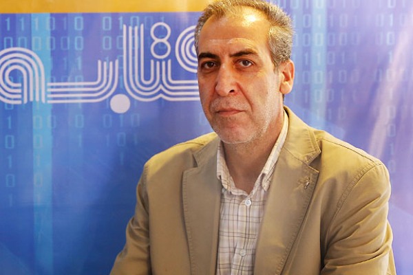 سالن کارنامه نشر فضای کافی برای قرآنها نداشت سالن کارنامه نشر فضای کافی برای قرآنها نداشت